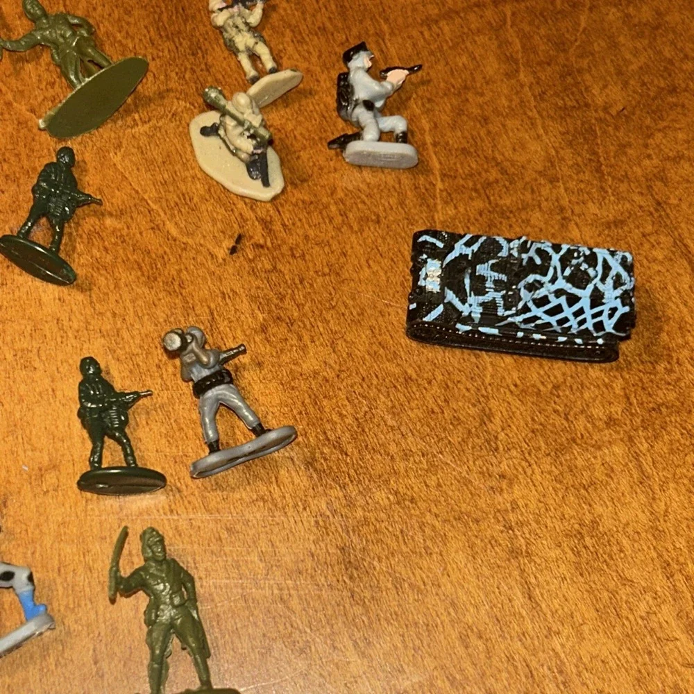 Miniature Army Men Fogure & Vehicle Soma Lot B1